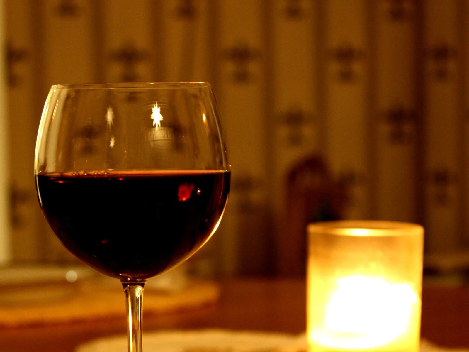 'Tomar vinho fora de casa está virando frustrante', diz auditor do Banco Central que lançou livro sobre economia do vinho