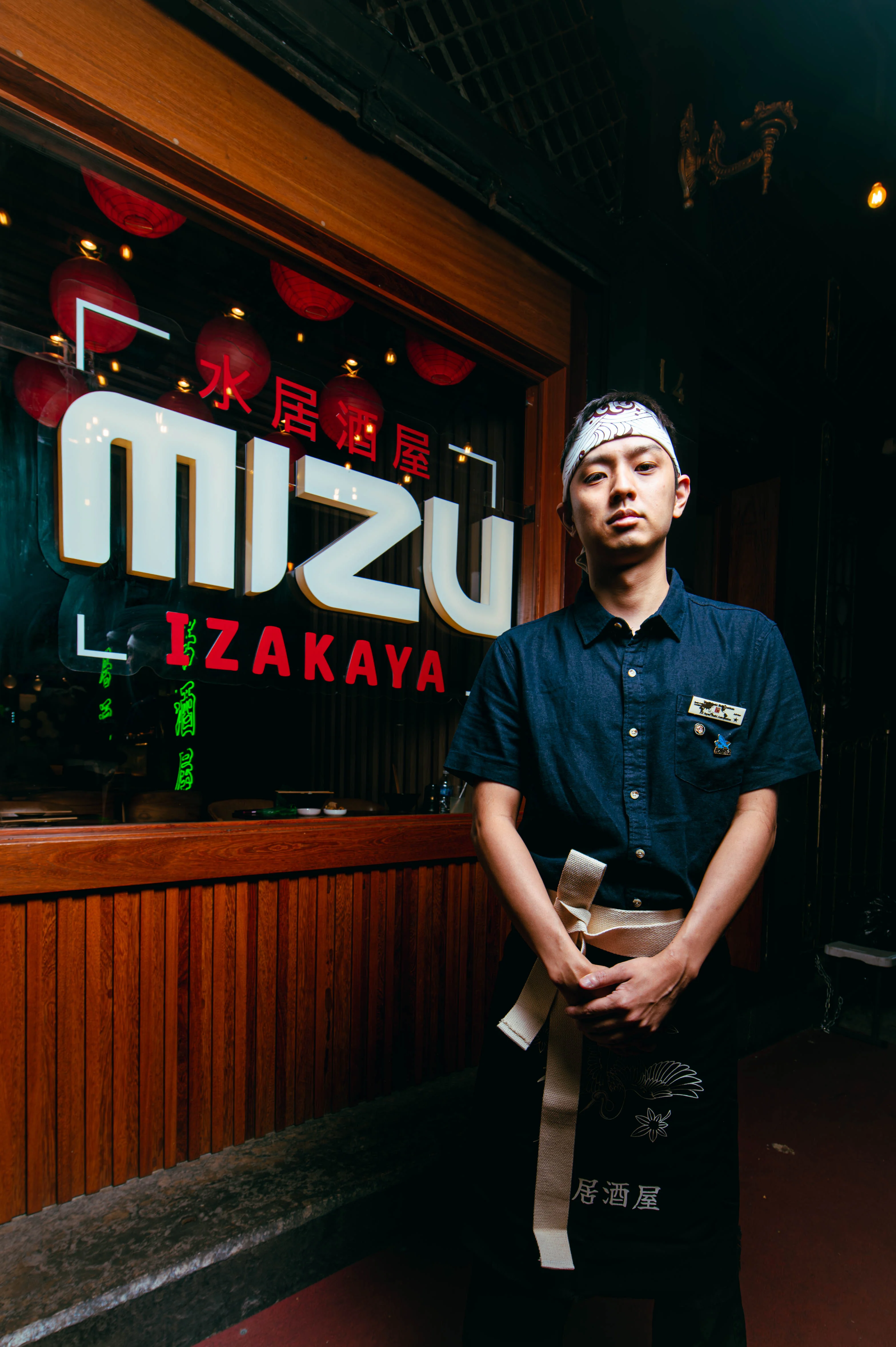 Mizu: o izakaya de balcão escuro em Botafogo, com ramen assinado por Michihiko Shindo